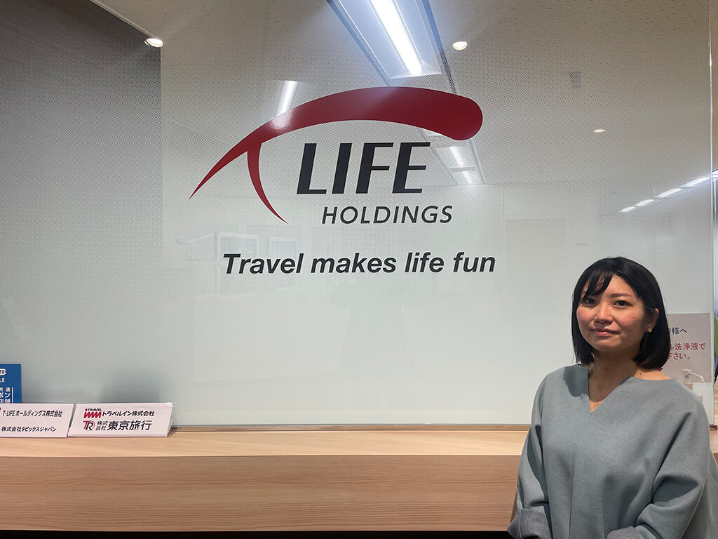 旅行会社・ホテル旅館で働くスタッフの画像